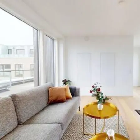 Executive Harbour Penthouse Apartment